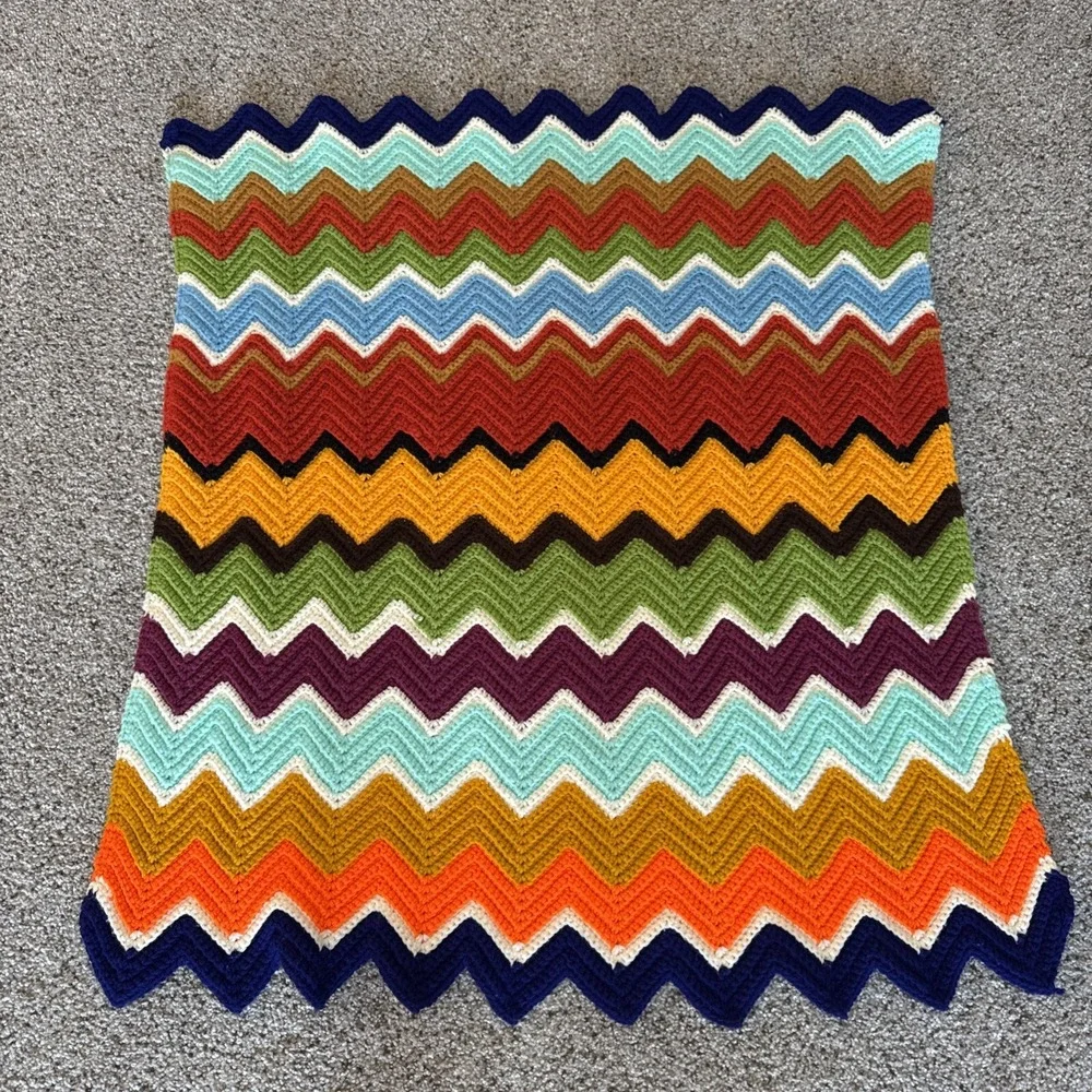 Vtg Small Crochet Knit Chevron Afghan Granny Lap Throw Blanket Boho 36